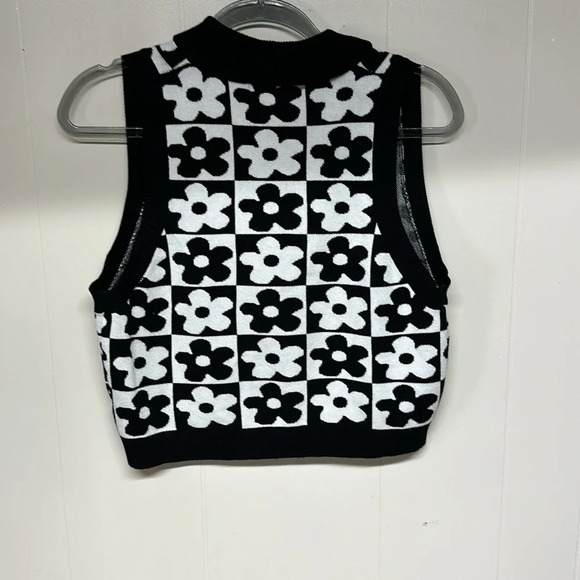 Say What Floral Cropped Sleeveless Cardigan - Picture 3 of 8